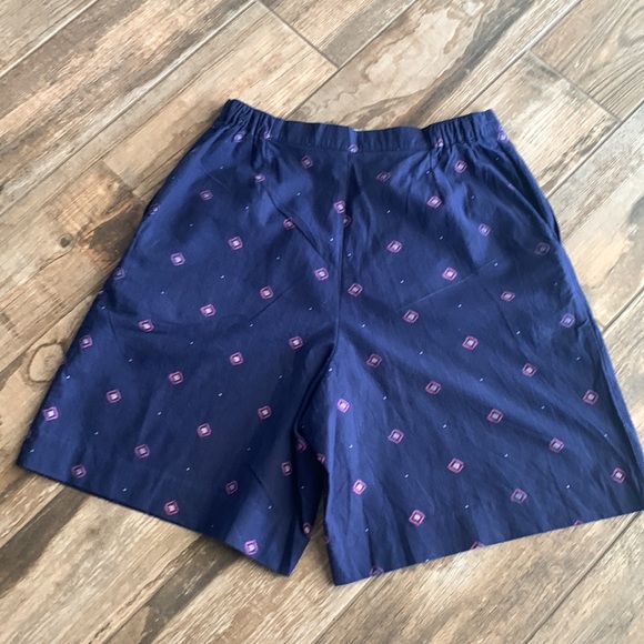 Nancy Haley in good condition, navy blue with diamond pattern shorts. - Picture 4 of 4